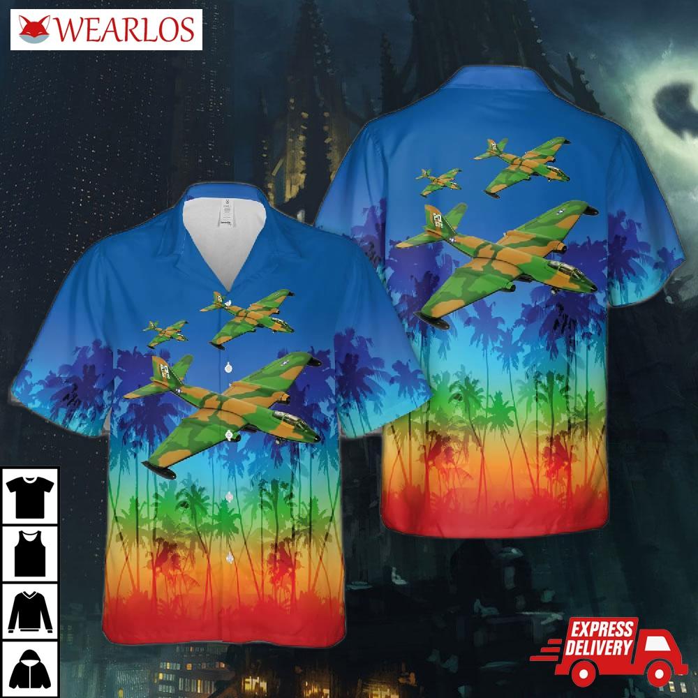 Martin B-57b Canberra 53-3878 8th Tbs 35th Tfw U.s. Air Force Phan Rang Base Vietnam 1968 Hawaiian Shirt